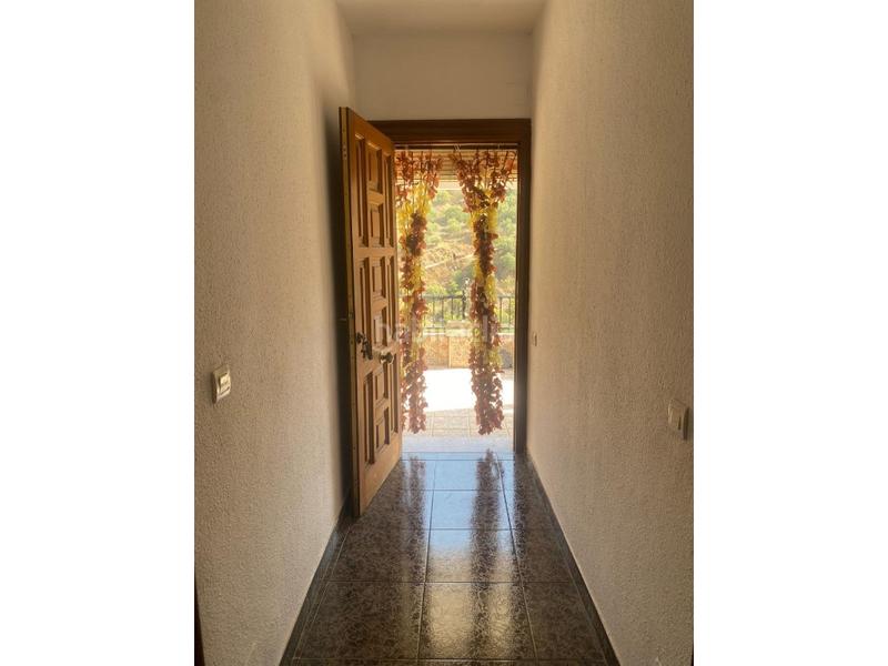 Foto c3f6c382-eed2-49ad-8bd4-aecc38d34f0a. Casa amplia casa con terraza y garaje ! en Canillas de Aceituno