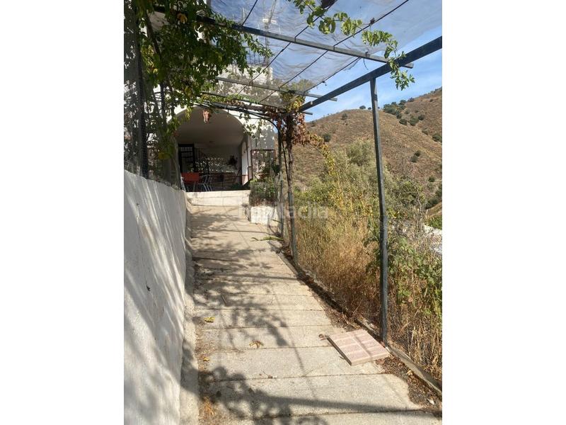 Foto f1bd95b3-420b-472d-b06f-8f8ae4162940. Casa amplia casa con terraza y garaje ! en Canillas de Aceituno