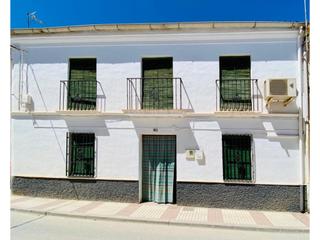 Casa a Cacín. Encantadora casa con patio y garaje en cacín!