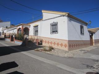 Casa a Alhama de Granada. Fantastica casa con jardín y piscina