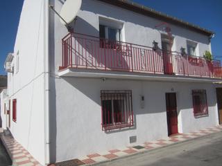 Casa a Cacín. Casa centrica con dos viviendas