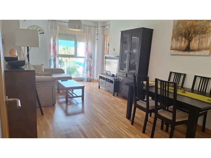 Foto 37b6ce0d-1616-427b-b683-a5ea0d6f4374. Piso moderno piso en zona exclusiva , a solo 3 minutos de la playa! en Torre del Mar