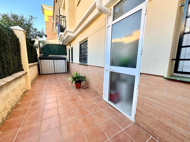 Foto 2111c268-c1ec-429e-9505-115f889dd3b6. Alquiler piso magnífico bajo con gran terraza y piscina en baviera golf en Caleta de Velez