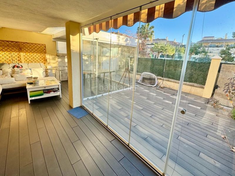 Foto 2131de8b-fd26-4840-b093-ee47a3e32145. Alquiler piso magnífico bajo con gran terraza y piscina en baviera golf en Caleta de Velez