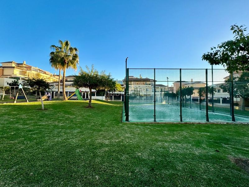 Foto 6c1fbf34-2a26-4af2-9a44-9518188b3f5c. Alquiler piso magnífico bajo con gran terraza y piscina en baviera golf en Caleta de Velez