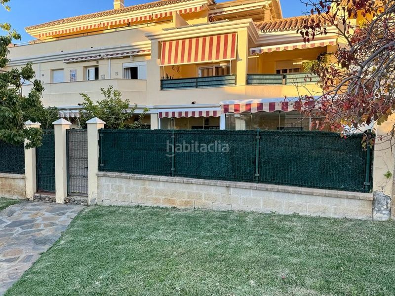 Foto f728ea9f-866f-4ab5-864a-c0b956fc8cd4. Alquiler piso magnífico bajo con gran terraza y piscina en baviera golf en Caleta de Velez
