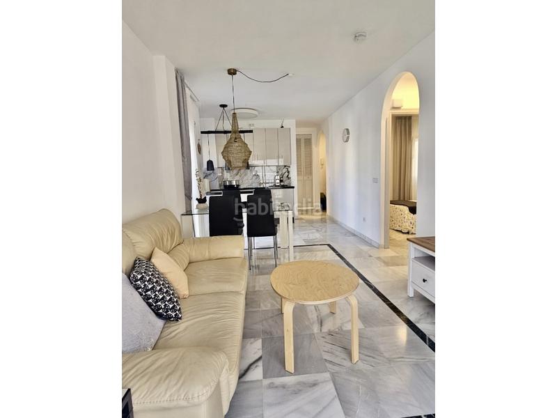 Foto 21d02383-ec89-4149-beff-34d19339fc29. Piso  en esquina con terraza y vistas al mar en El Peñoncillo! en Torrox