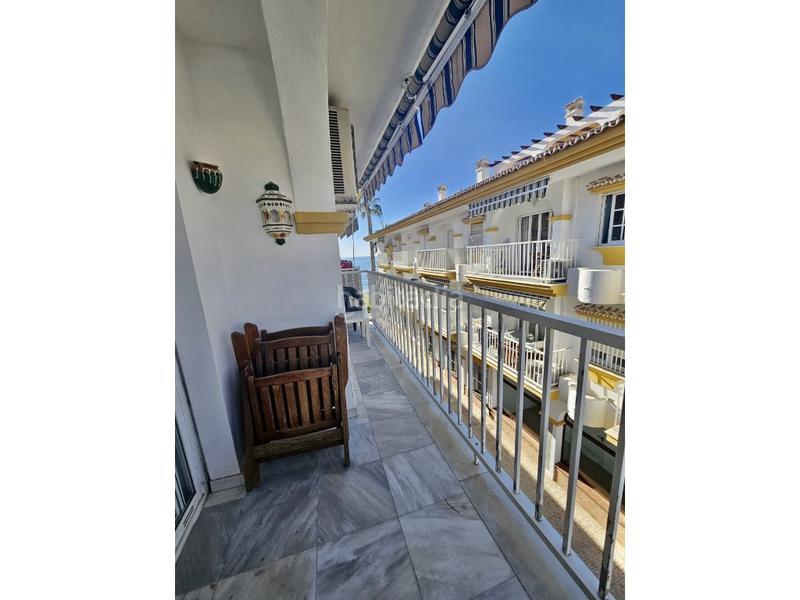 Foto 663fa8e9-7e1b-445c-8040-440cf37c065b. Piso  en esquina con terraza y vistas al mar en El Peñoncillo! en Torrox