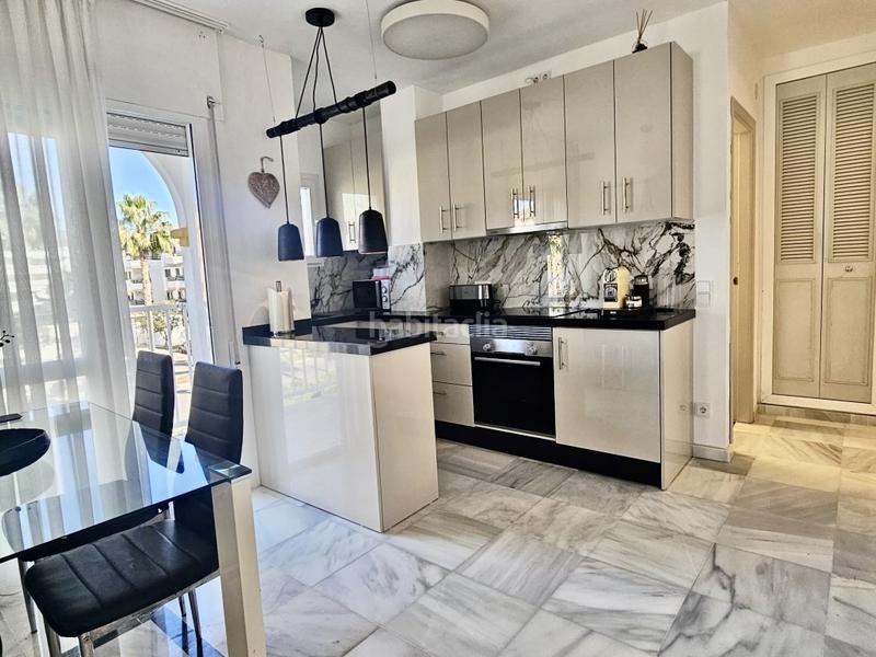 Foto 944ba0ac-4ad6-4473-9be1-d638cc892941. Piso  en esquina con terraza y vistas al mar en El Peñoncillo! en Torrox