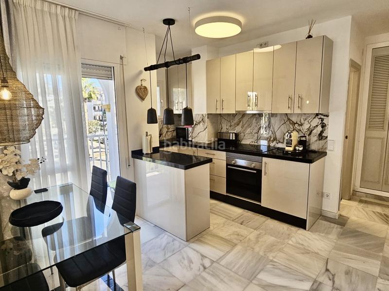 Foto b7649ff0-23ba-4fbd-be5d-73ddcb013882. Piso  en esquina con terraza y vistas al mar en El Peñoncillo! en Torrox