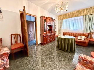 Casa  Avenida andalucia. Amplia casa en jard�n y cochera en j�tar.