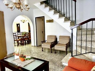 House  Calle poetisa rafaelina corral. Gran casa con patio en vélezmálaga.