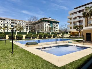 Miete Etagenwohnung  Urbanizacion camino sevilla (sup.t-7) (torre del mar). Piso con terraza, piscina y plaza de parking en torre del mar.