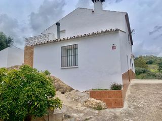 Casa  Terrenos pp.4a venta la huerta. Gran casa independiente con terreno en casabermeja.