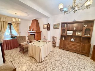 Casa  Calle aurora. Gran casa con patio en jayena.