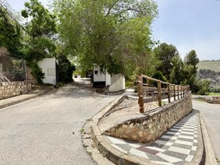Casa  Calle jaen (tu). Gran casa con nave y patio en el turro cacín