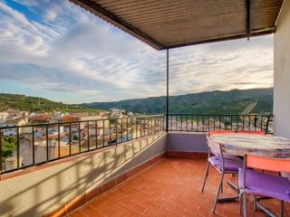 Casa  Calle san sebastian. Espaciosa casa con terraza y garaje en benamargosa.