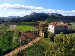 Casa  Poligono 9 paraje 81 charquillo. Finca rústica con dos viviendas y nave agrícola en plena natural