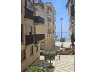 Pis  Calle axarquia-morche. Amplio piso a tan solo 50 metros de la playa en el morche.