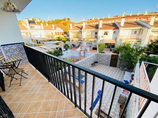 Rent House in Caleta de Velez. Fabulosa vivienda con gran patio en el puerto de la caleta