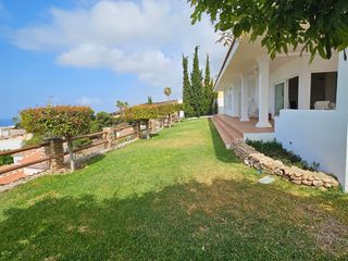 Casa  Arrabal finca amaya. Gran villa con piscina, jacuzzi y vistas al mar en torroxcosta.