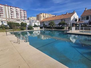 Affitto Piccolo appartamento  Avenida mediterraneo. Acogedor apartamento con piscina en torroxcosta.