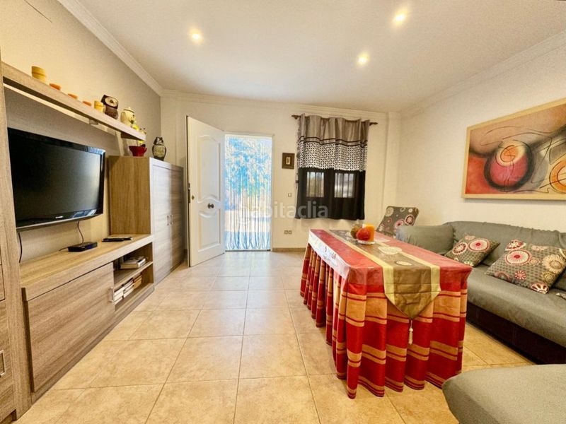 Foto b0ec32d5-0aeb-4d4a-8e87-588d1a7cf8c5. Rent house in Paseo Marítimo de Levante Torre del Mar