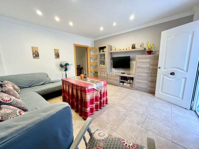 Foto d63cfc45-0f7f-4c58-bb52-8738e69bfc91. Rent house in Paseo Marítimo de Levante Torre del Mar