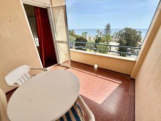 Etagenwohnung  Calle del mar. Gran piso en primera línea de playa en torre del mar.