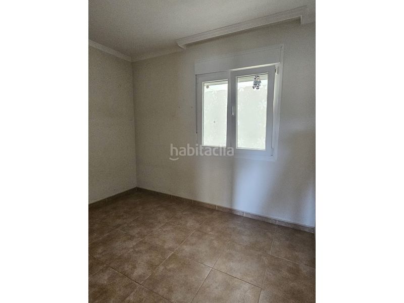 Foto ea9e80fe-1cef-402d-ad29-744cbd5e17f9. Alquiler piso  con piscina . en Alcaucín