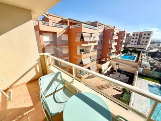 Pis  Calle carrera de las angustias. Acogedor piso en torre del mar con terraza y piscina.