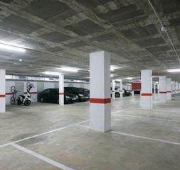Aparcament cotxe a Les Planes. Venta o alquiler de plazas de parking