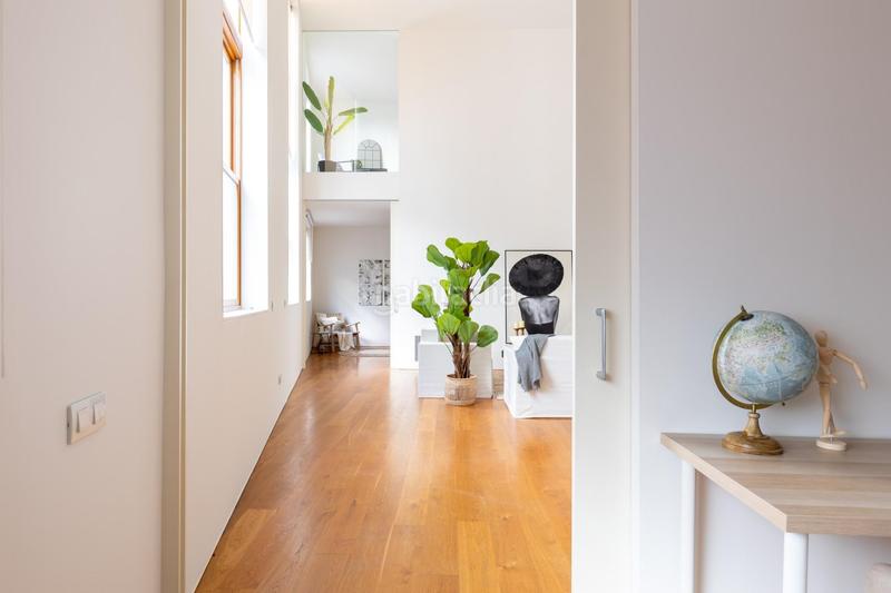 Foto 2a899a7e-1813-419d-9236-c392d9fe102c. Dúplex inversión en rentabilidad en el centro dúplex tipo loft en finca icónica en Sabadell