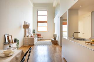 Dplex a Centre. Dplex tipo loft en antigua fbrica textil rehabilitada por cruz