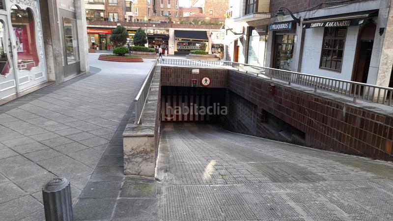 Foto aef13442-8e2f-4f21-af73-f3a4aac37242. Autoparkplatz in Santutxu-Basarrate Bilbao