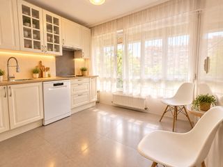 Flat  Mendiri maisuaren kalea. Vivienda amplia y luminosa zona begoña