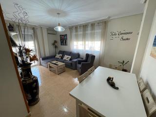 Pis a Casco Antiguo. Piso en venta en la avenida principal de águilas, a un paso de l