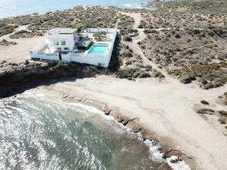 Chalet in El Rubial. Villa con encanto en primera linea de playa