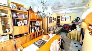 Casale in Casco Antiguo. Oportunidad en el centro de águilas casa independiente con gran