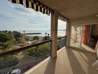 Appartement à Casco Antiguo. Espectacular vivienda en primera línea con vistas al mar frente