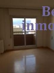 Pis  Calle avenida de la rioja. Piso de tres dormitorios, baño y trastero, para entrar a vivir.
