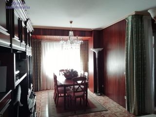 Etagenwohnung  Calle ciriaco garrido. Piso amplio en las peatonales