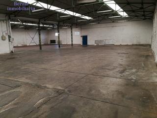 Nau industrial  Calle las cañas. Nave industrial de 1450 metros con muelle de carga.