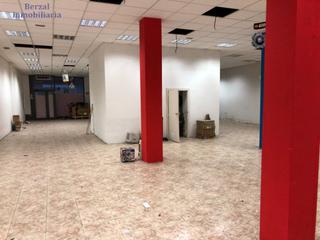 Lloguer Local Comercial  Calle labradores. Local comercial, de 400 metros cuadrados. escaparate de más de s