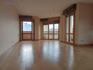 Pis  Avenida solidaridad. Exclusiva vivienda en el centro de la ciudad de logroño, zona av