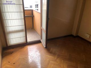 Piso  Calle solidaridad. Piso de cuatro dormitorios, dos baños, dos balcones, con garaje.