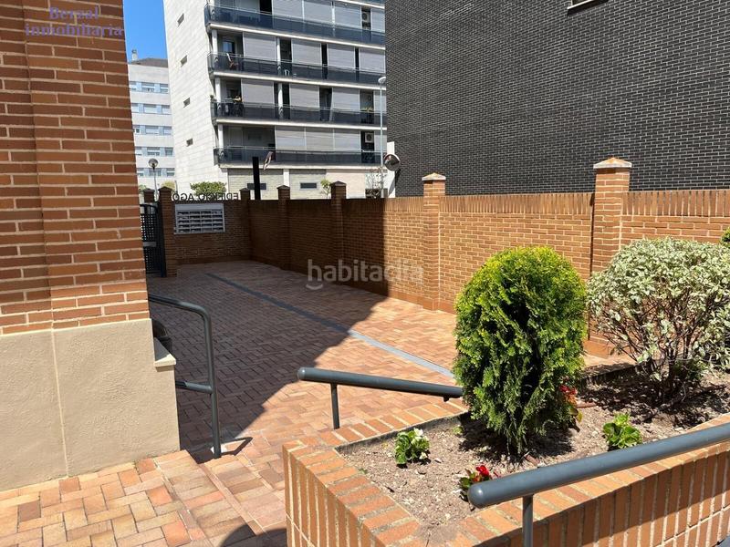 Foto 144a95fc-ff16-4ff2-9277-72cb3979f8c9. Pis amb calefacció aparcament piscina a Los Lirios Logroño