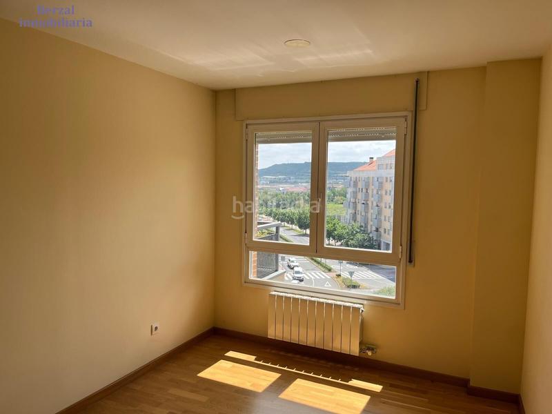 Foto 167dc06f-dccd-4e0b-bb9d-cbc7824456a2. Pis amb calefacció aparcament piscina a Los Lirios Logroño