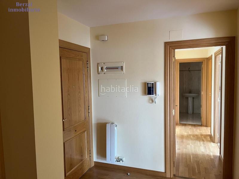 Foto 44354aab-9b61-4aef-9921-28570e3830f4. Pis amb calefacció aparcament piscina a Los Lirios Logroño