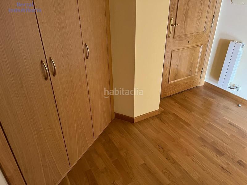 Foto 48957bda-45e8-4578-9748-be3857e2d0a5. Pis amb calefacció aparcament piscina a Los Lirios Logroño